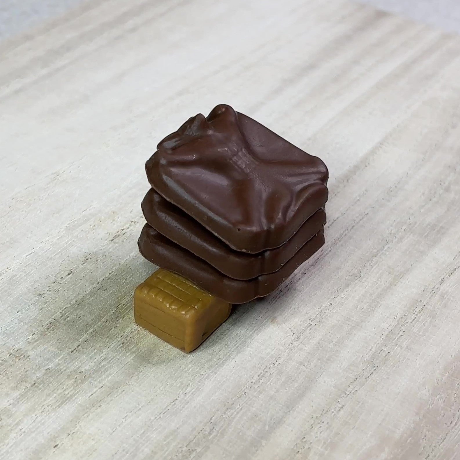 キャラメルモモンガの兄弟 – Qrazy Chocolate